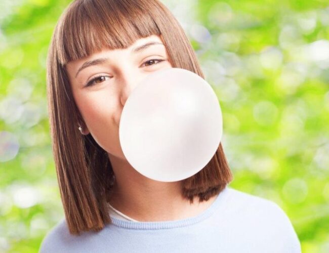 Como o hábito de mascar chiclete afeta os dentes instituto novva