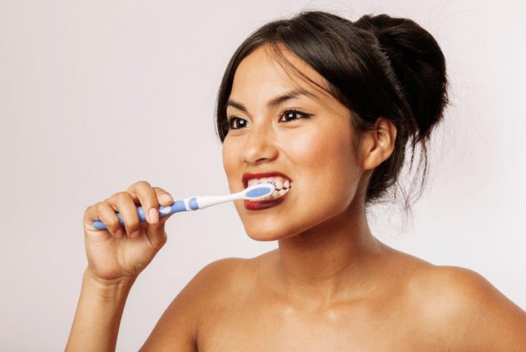 não faça força na hora de escovar os dentes instituto novva